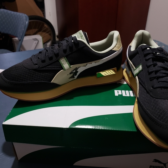 Shoes - Picture 2 of 7